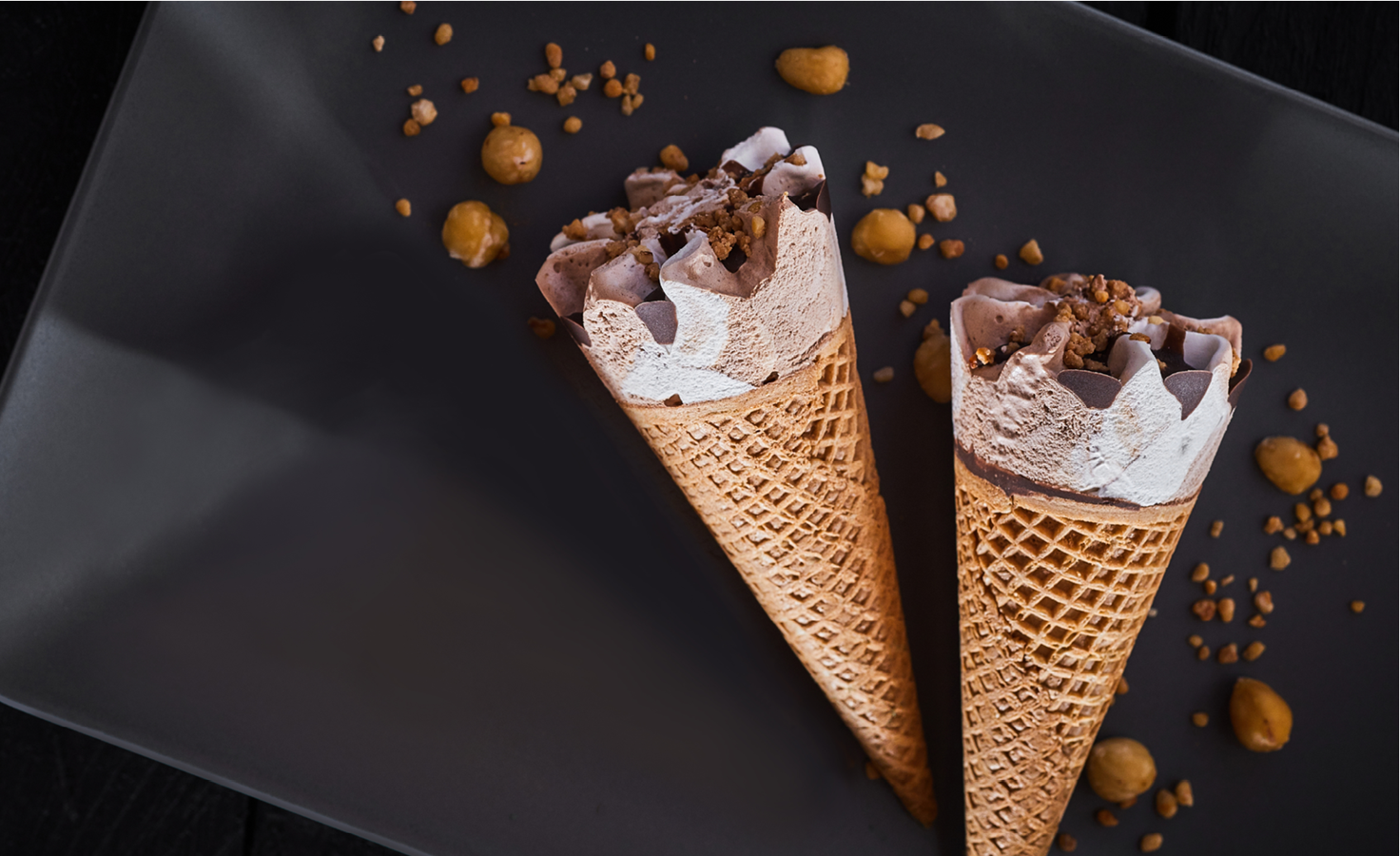Emulsifiers and stabilisers for extruded ice creams