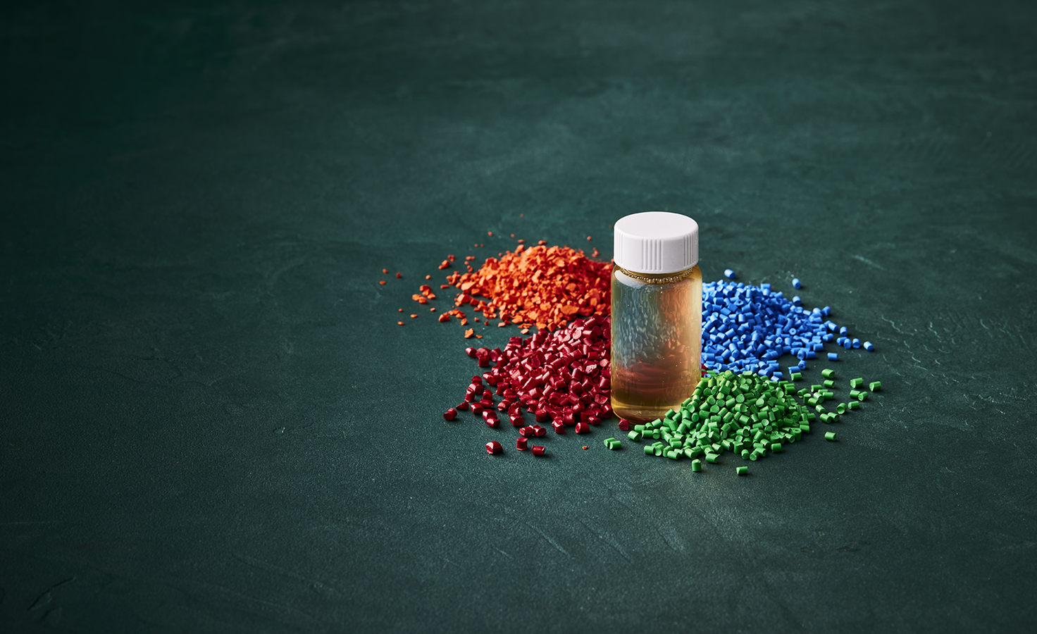 Pigment dispersing aid for PE, PP, PET, PVC and PA colour masterbatches