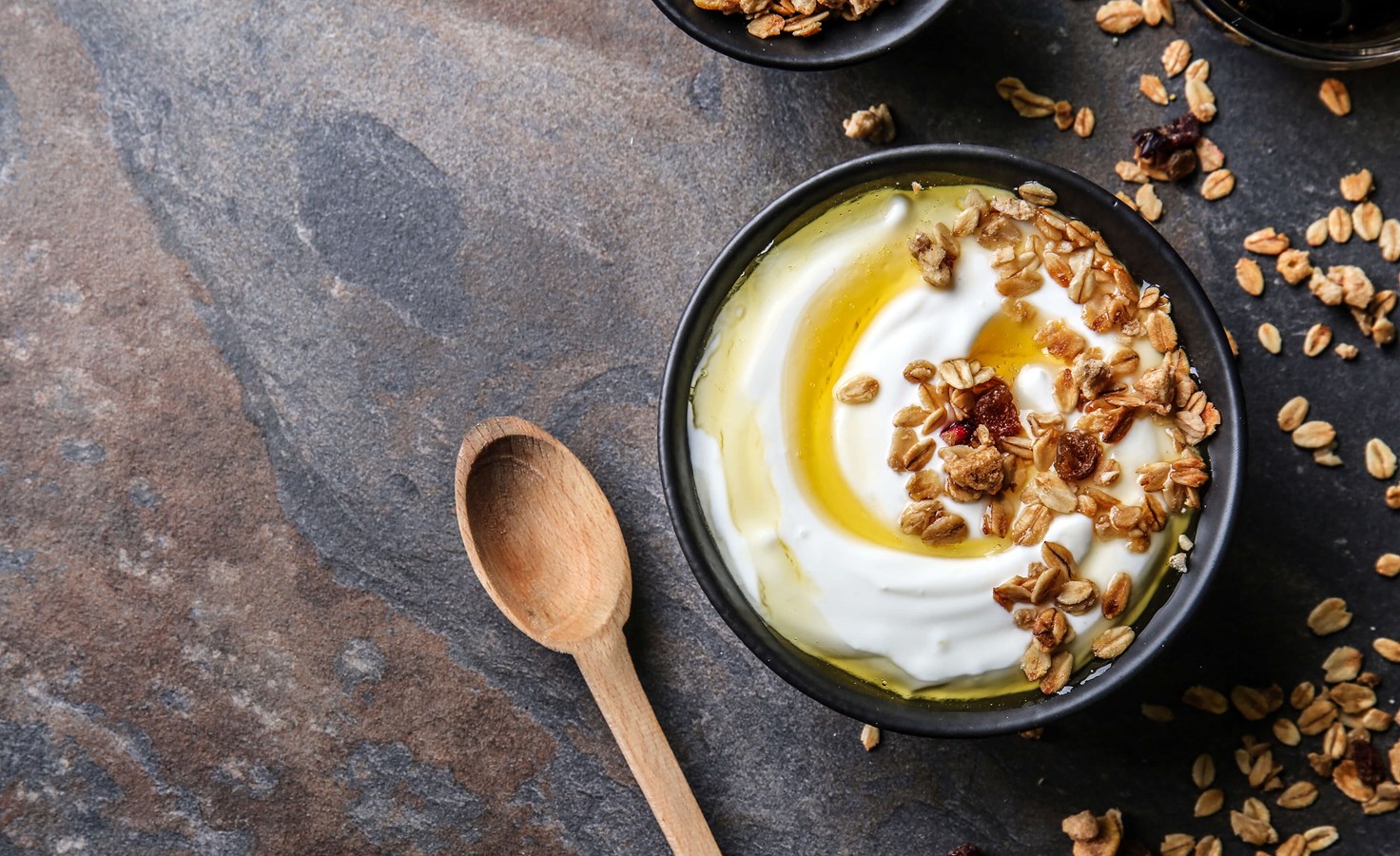 Emulsifiers and stabilisers for yoghurt and yoghurt drinks
